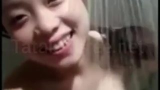 Pinakita Ang Boobs Habang Nag Shower